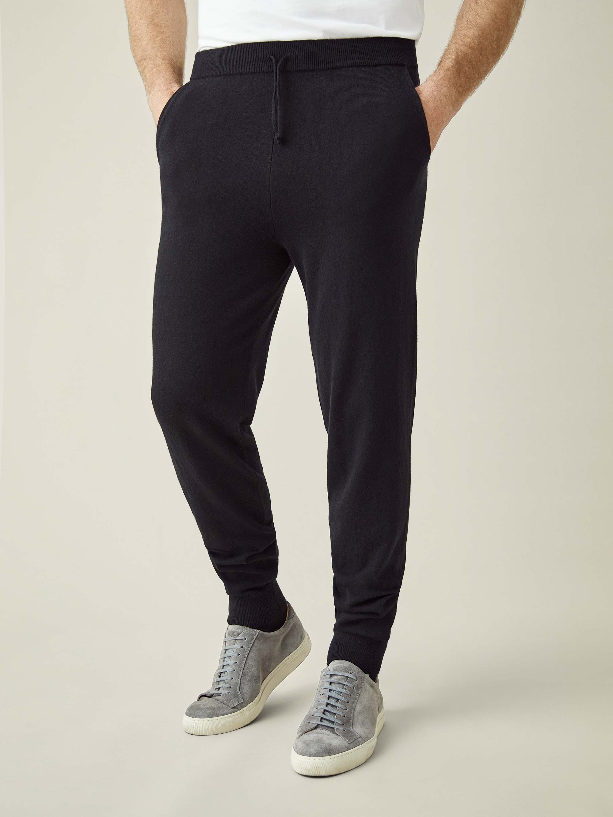 Luca Faloni Cashmere (2-ply) Joggers In Black